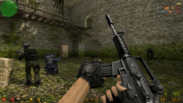 Counter-Strike 1.6: вид от первого лица с винтовкой M4A1