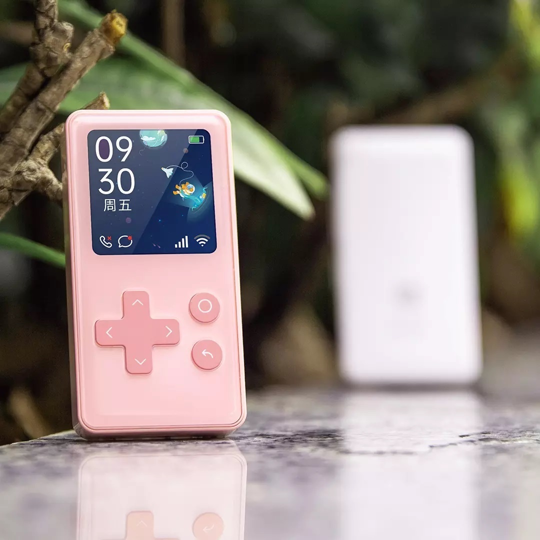 Xiaomi выпустила детский телефон Qin AI Life, похожий на Game Boy