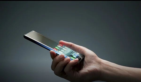 Huawei подтвердила разработку смартфона с подэкранной камерой