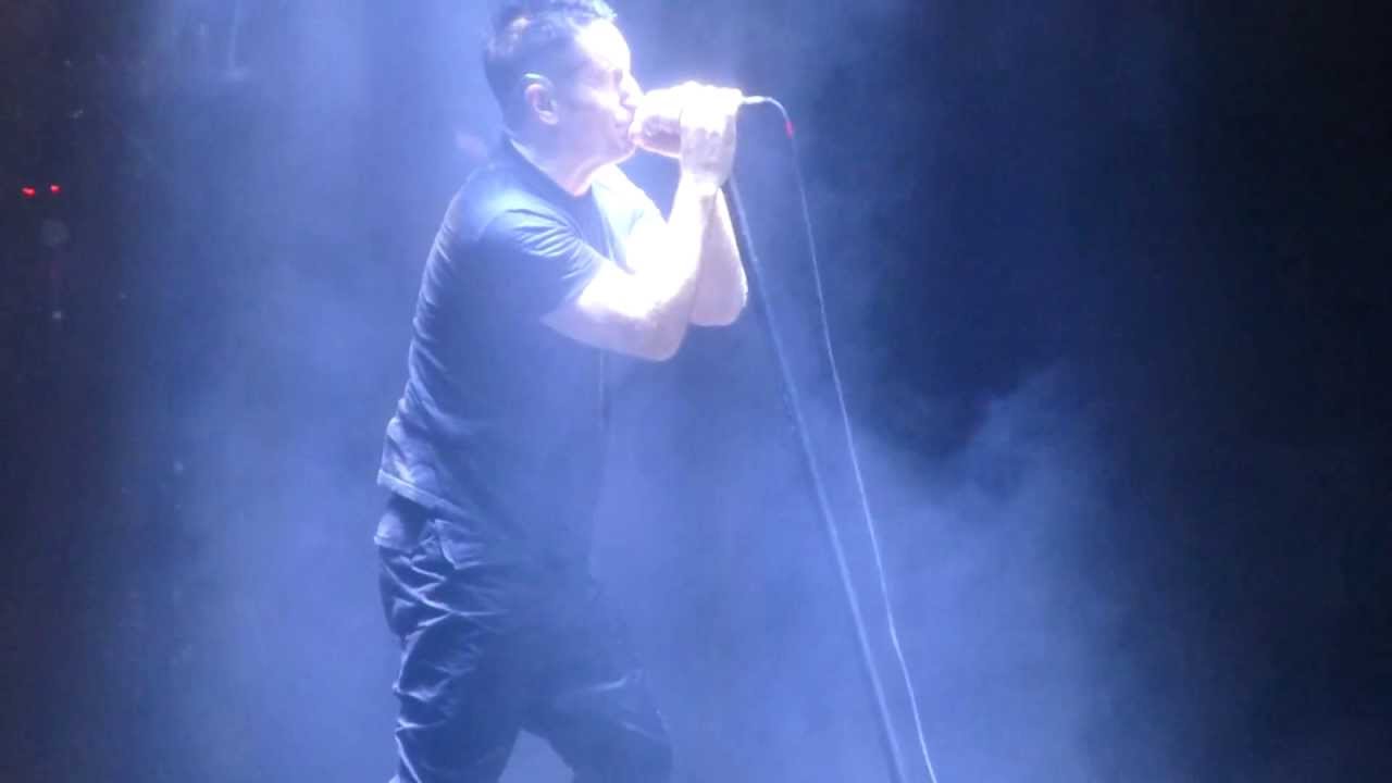 Nine Inch Nails исполняют Somewhat Damaged в 2013 году