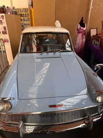 Летающий автомобиль из 'Гарри Поттер и Тайная комната'.