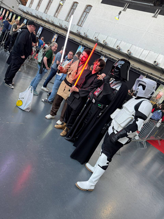 Косплей на персонажей из 'Звёздных войн'.