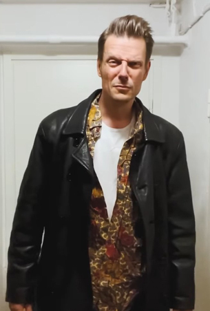 Сэм Лейк в оригинальной рубашке