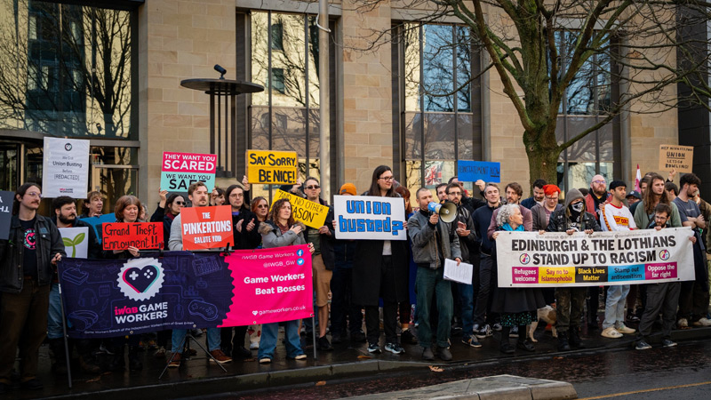 Активисты у здания Rockstar North