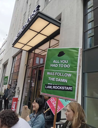 Плакат с игровой отсылкой