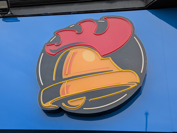 Заведение The Cluckin’ Bell, Великобритания