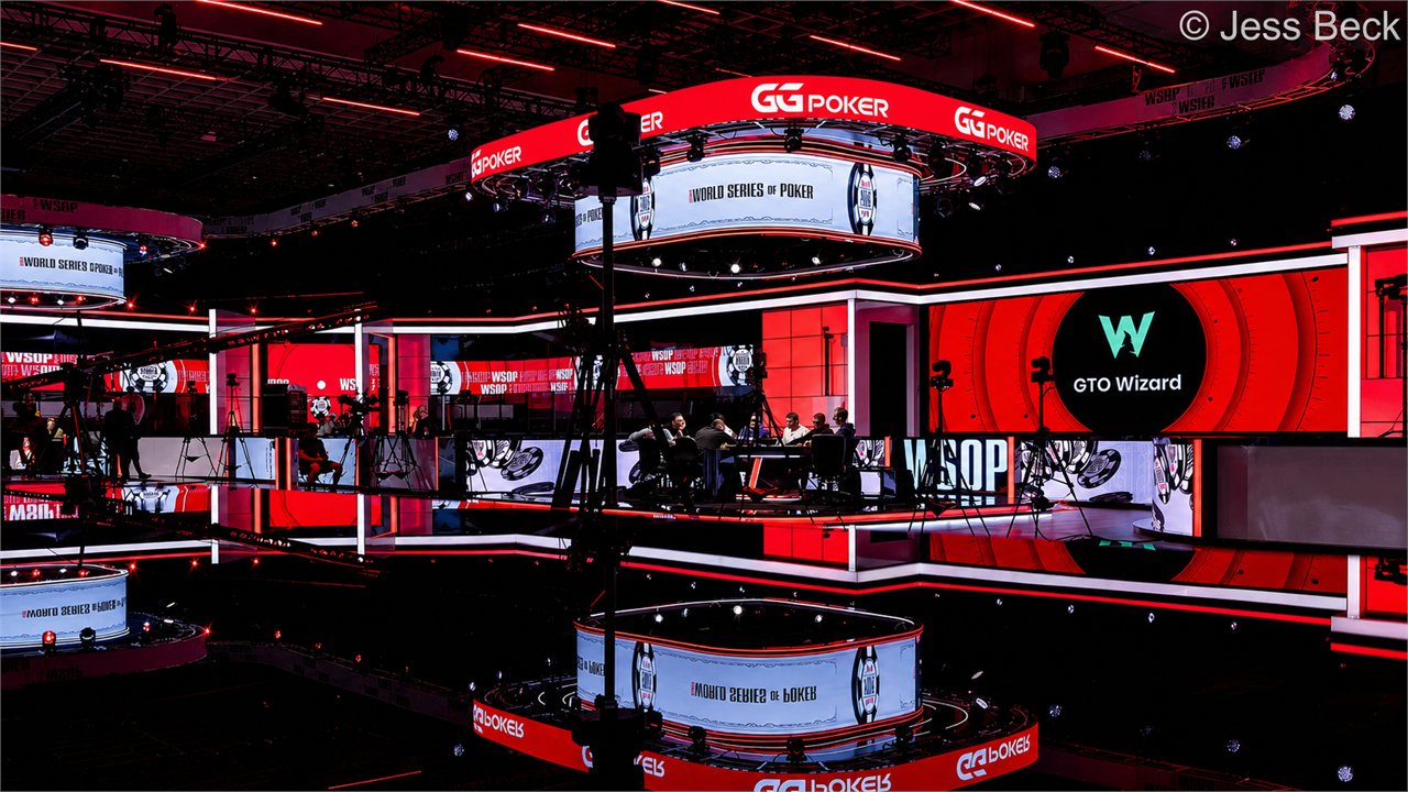 Турнирный зал WSOP